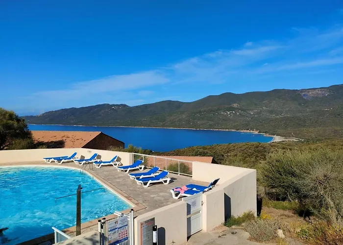 Rénové Pour 6 Pers équipé Dans Résidence Piscine&mer Serra-di-Ferro (Corsica)