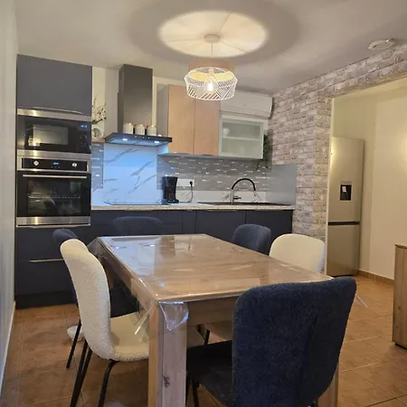Renove Pour 6 Pers Equipe Dans Piscine & Apartmán Serra-di-Ferro (Corsica)